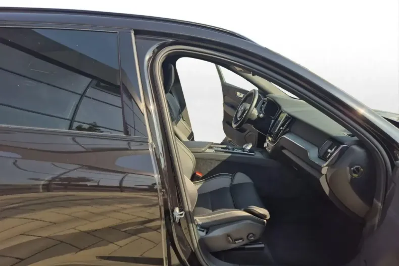 Volvo XC60 din 2025 cu 7.500 km - oferta VOL172169 - foto 18