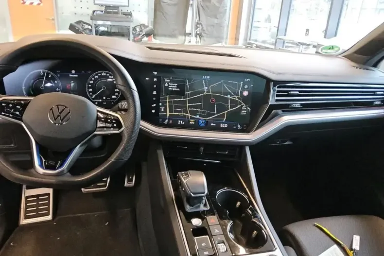 Volkswagen Touareg din 2021 cu 13.000 km - oferta VOL172205 - foto 6