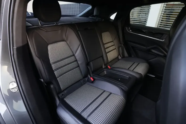 Porsche Cayenne din 2024 cu 8.500 km - oferta POR172239 - foto 47