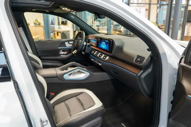 Mercedes-Benz GLE 63 AMG din 2024 cu 14.800 km - oferta MER172270 - foto 11