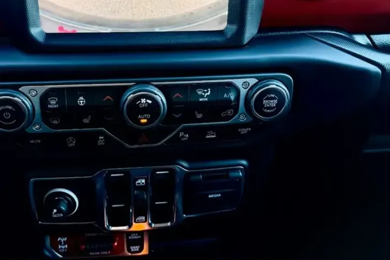 Jeep Wrangler din 2021 cu 58.630 km - oferta JEE172281 - foto 15