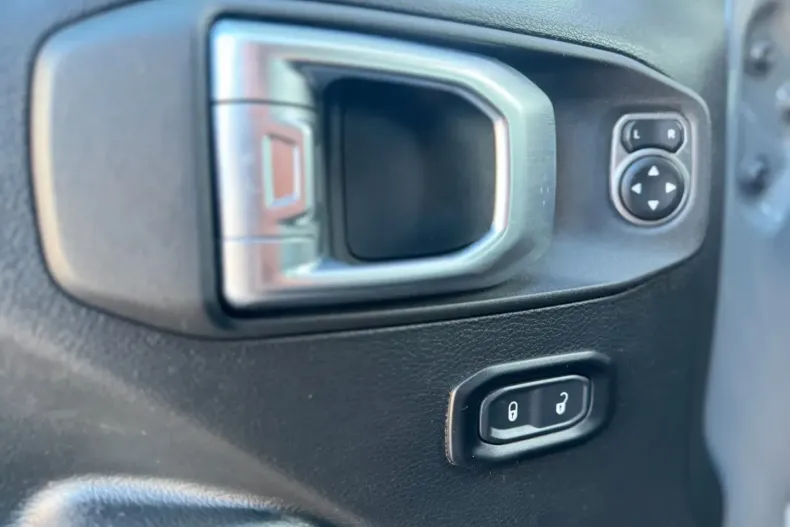 Jeep Wrangler din 2023 cu 59.226 km - oferta JEE172285 - foto 32