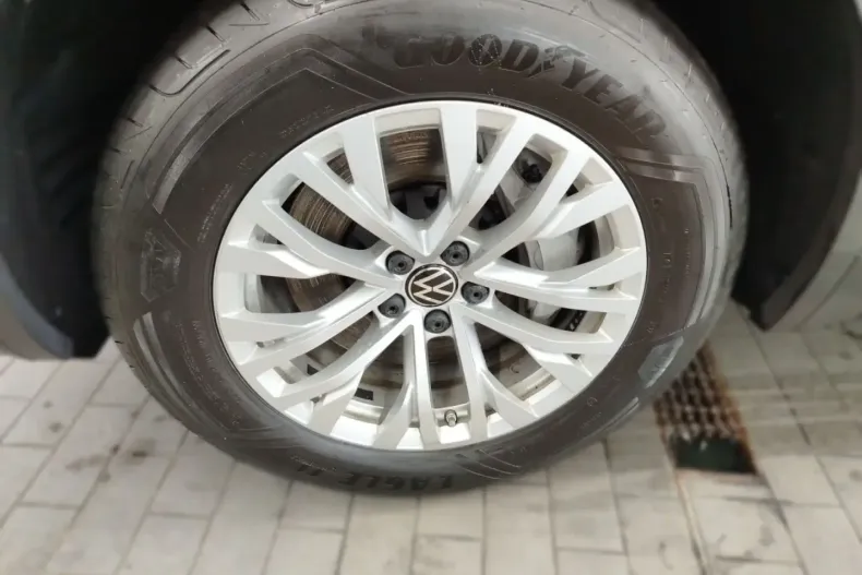 Volkswagen Touareg din 2022 cu 66.761 km - oferta VOL172286 - foto 3