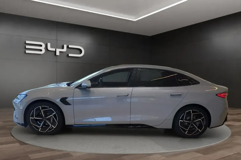 BYD SEAL din 2025 cu 24.990 km - oferta BYD172311 - foto 3