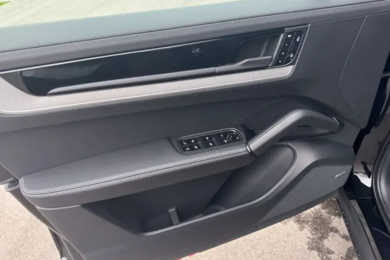 Porsche Cayenne din 2025 cu 11.490 km - oferta POR172317 - foto 17