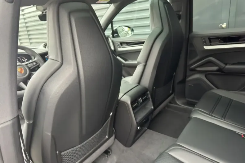 Porsche Cayenne din 2025 cu 11.490 km - oferta POR172317 - foto 21