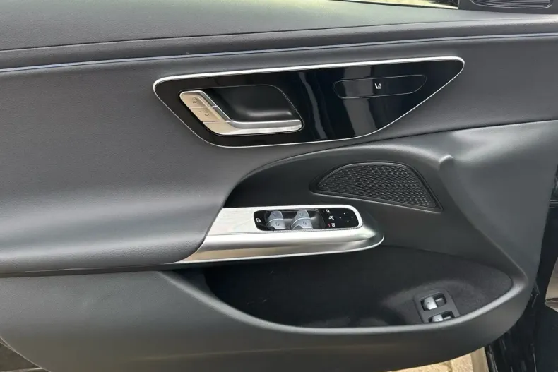 Mercedes-Benz E 300 din 2024 cu 15.762 km - oferta MER172341 - foto 12