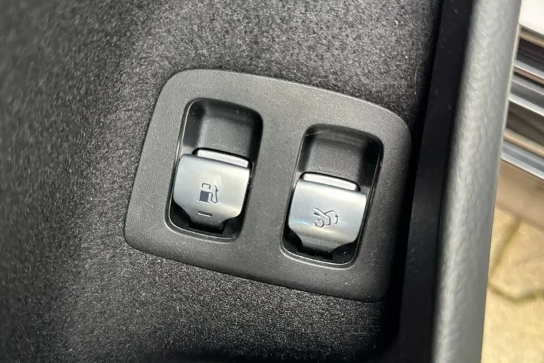 Mercedes-Benz E 300 din 2024 cu 15.762 km - oferta MER172341 - foto 17