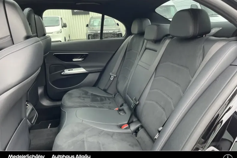 Mercedes-Benz E 300 din 2024 cu 60.607 km - oferta MER172343 - foto 17