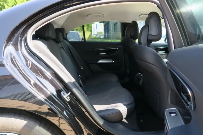 Mercedes-Benz E 220 din 2024 cu 13.797 km - oferta MER172353 - foto 9