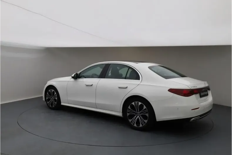 Mercedes-Benz E 220 din 2024 cu 29.997 km - oferta MER172354 - foto 4