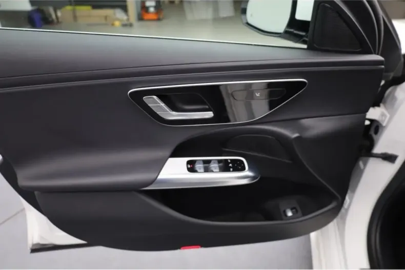 Mercedes-Benz E 220 din 2024 cu 29.997 km - oferta MER172354 - foto 8