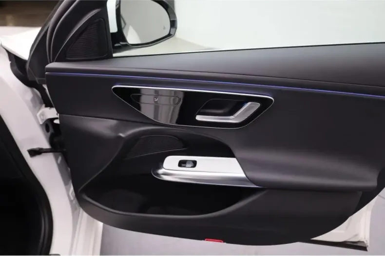 Mercedes-Benz E 220 din 2024 cu 29.997 km - oferta MER172354 - foto 14