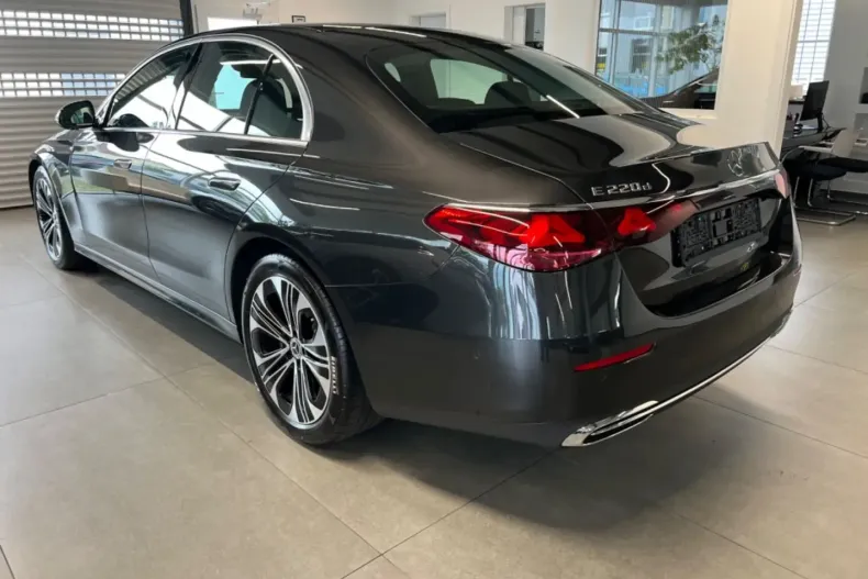 Mercedes-Benz E 220 din 2024 cu 20.000 km - oferta MER172355 - foto 6