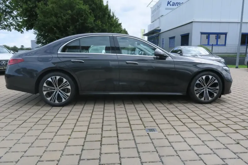 Mercedes-Benz E 200 din 2024 cu 22.146 km - oferta MER172356 - foto 4