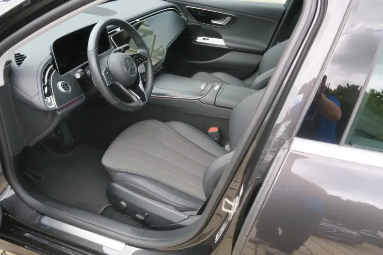 Mercedes-Benz E 200 din 2024 cu 22.146 km - oferta MER172356 - foto 8