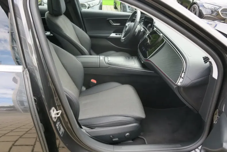 Mercedes-Benz E 200 din 2024 cu 22.146 km - oferta MER172356 - foto 10