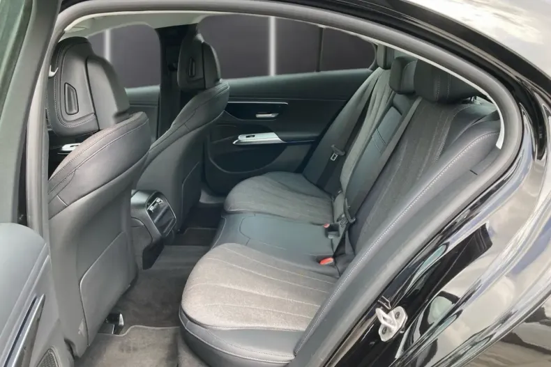 Mercedes-Benz E 200 din 2024 cu 19.179 km - oferta MER172358 - foto 11