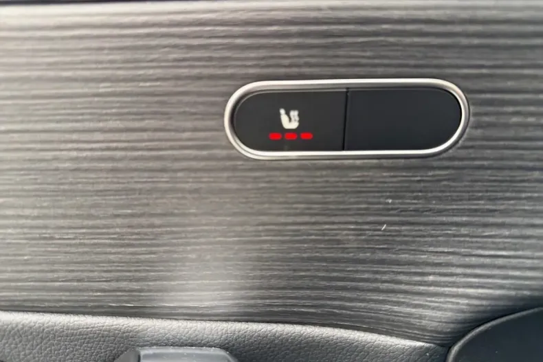 Mercedes-Benz CLA 180 din 2024 cu 6.018 km - oferta MER172360 - foto 5