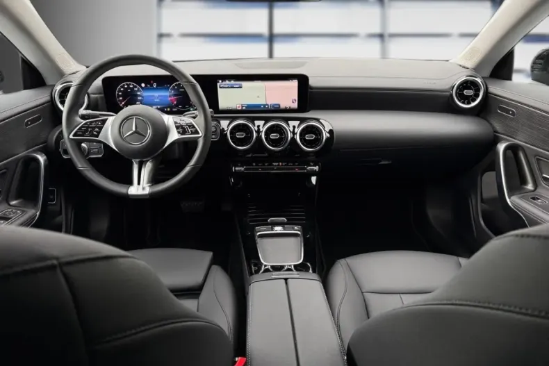 Mercedes-Benz CLA 180 din 2024 cu 6.018 km - oferta MER172360 - foto 7