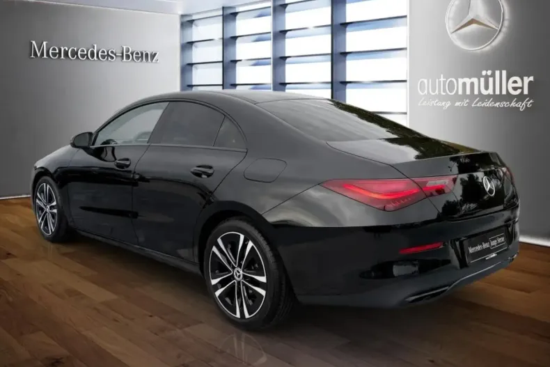 Mercedes-Benz CLA 180 din 2024 cu 6.018 km - oferta MER172360 - foto 8