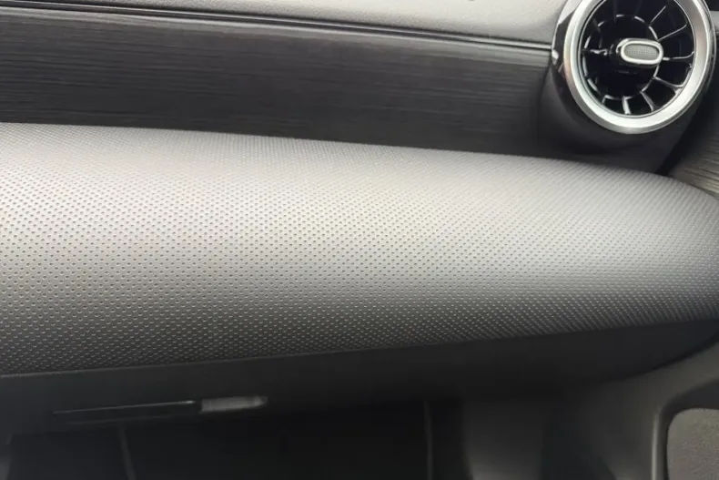 Mercedes-Benz CLA 180 din 2024 cu 6.018 km - oferta MER172360 - foto 17