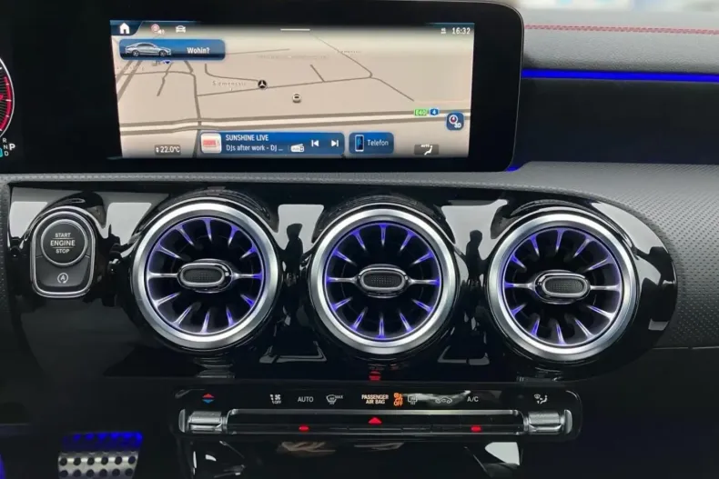 Mercedes-Benz CLA 200 din 2024 cu 5.266 km - oferta MER172361 - foto 7