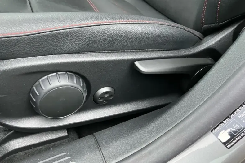 Mercedes-Benz CLA 200 din 2024 cu 5.266 km - oferta MER172361 - foto 8