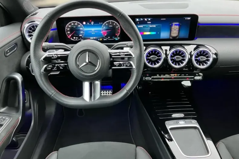 Mercedes-Benz CLA 200 din 2024 cu 5.266 km - oferta MER172361 - foto 10