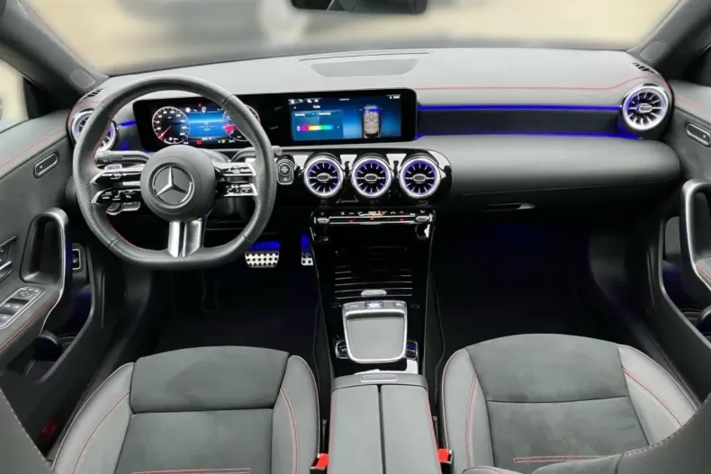 Mercedes-Benz CLA 200 din 2024 cu 5.266 km - oferta MER172361 - foto 11