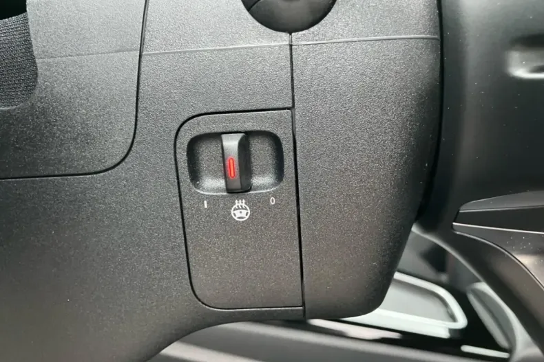 Mercedes-Benz CLA 200 din 2024 cu 5.266 km - oferta MER172361 - foto 17