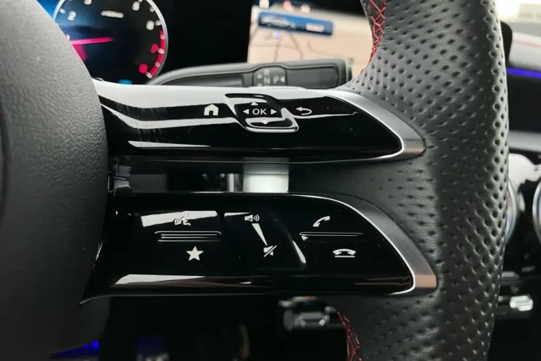 Mercedes-Benz CLA 200 din 2024 cu 5.266 km - oferta MER172361 - foto 27