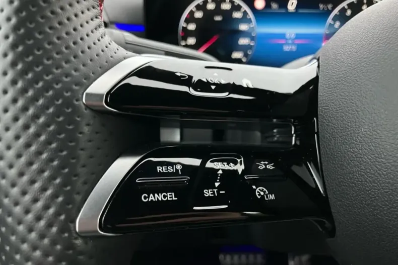 Mercedes-Benz CLA 200 din 2024 cu 5.266 km - oferta MER172361 - foto 28