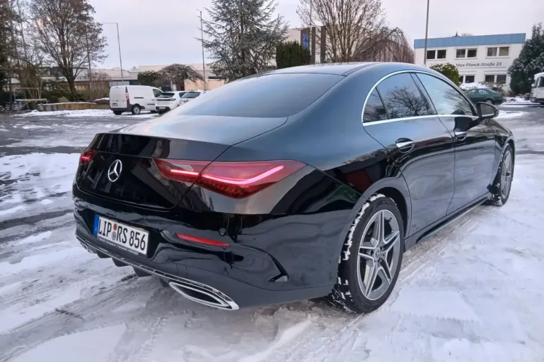 Mercedes-Benz CLA 180 din 2024 cu 13.650 km - oferta MER172362 - foto 4