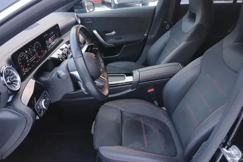 Mercedes-Benz CLA 180 din 2024 cu 13.650 km - oferta MER172362 - foto 6