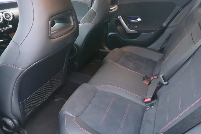 Mercedes-Benz CLA 180 din 2024 cu 13.650 km - oferta MER172362 - foto 7