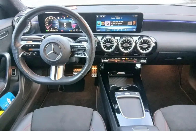 Mercedes-Benz CLA 180 din 2024 cu 13.650 km - oferta MER172362 - foto 8