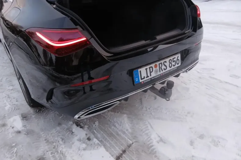 Mercedes-Benz CLA 180 din 2024 cu 13.650 km - oferta MER172362 - foto 10