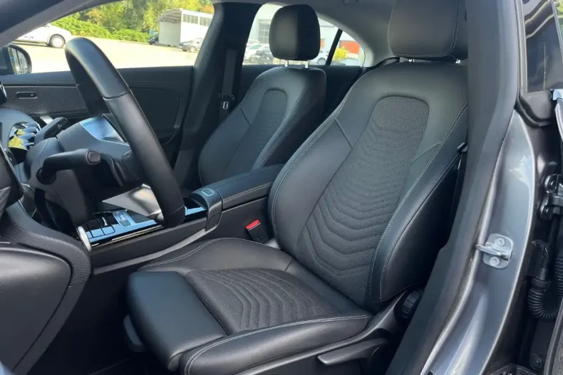 Mercedes-Benz CLA 180 din 2024 cu 17.500 km - oferta MER172366 - foto 11