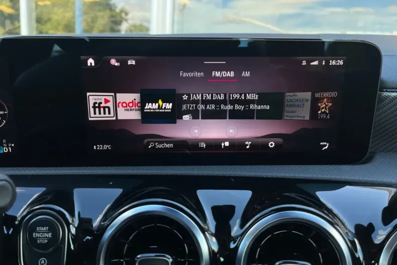 Mercedes-Benz CLA 180 din 2024 cu 17.500 km - oferta MER172366 - foto 18