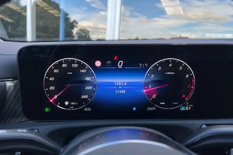 Mercedes-Benz CLA 180 din 2024 cu 17.500 km - oferta MER172366 - foto 22