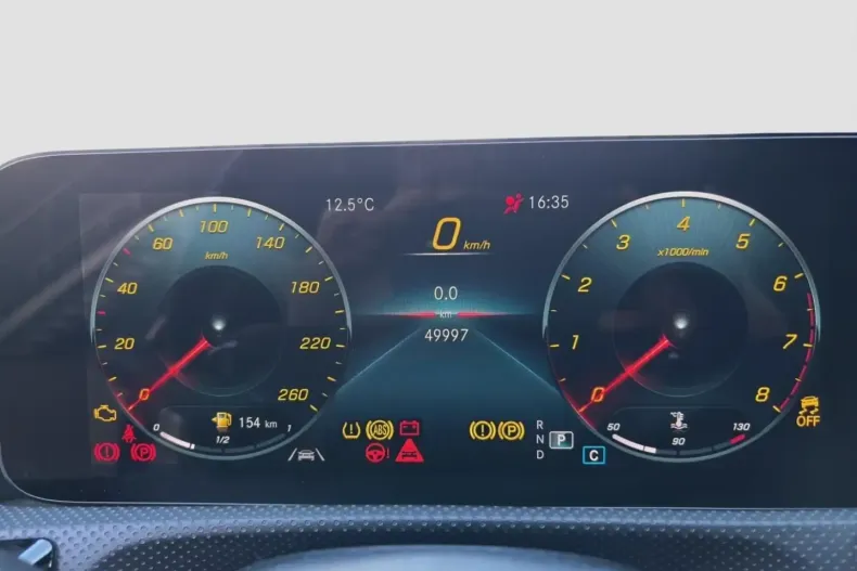 Mercedes-Benz CLA 200 din 2023 cu 49.999 km - oferta MER172372 - foto 11