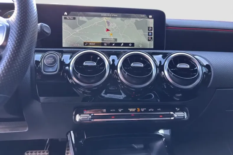 Mercedes-Benz CLA 200 din 2023 cu 49.999 km - oferta MER172372 - foto 12