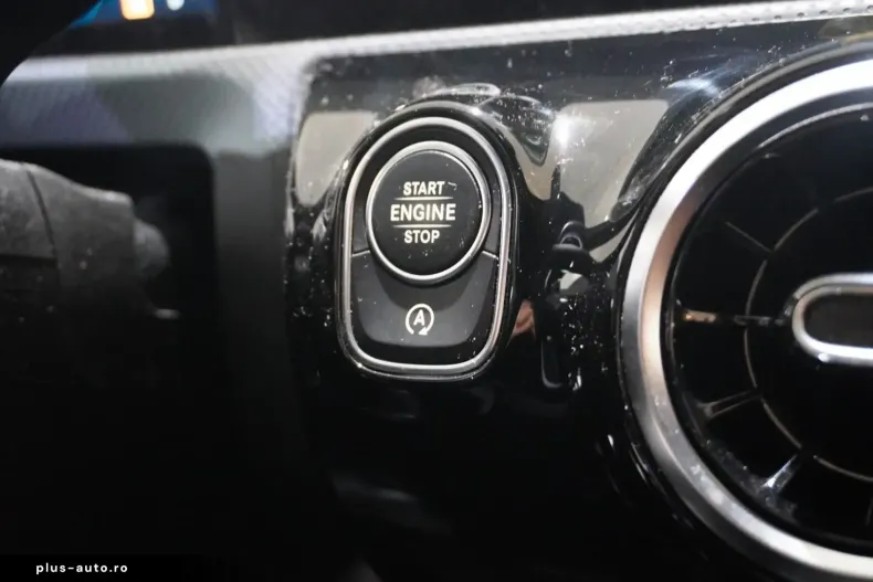 Mercedes-Benz CLA 200 din 2023 cu 55.250 km - oferta MER172374 - foto 30