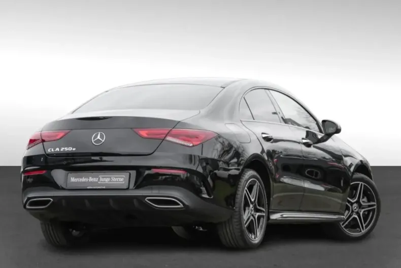 Mercedes-Benz CLA 250 din 2022 cu 50.559 km - oferta MER172375 - foto 2