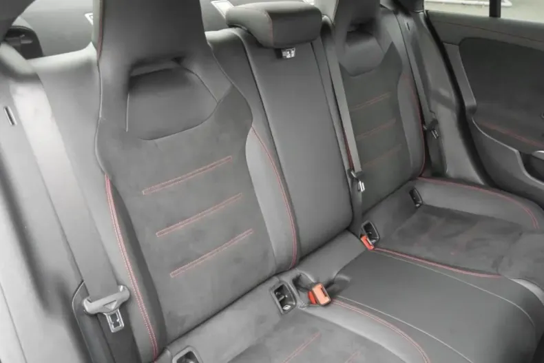 Mercedes-Benz CLA 250 din 2022 cu 50.559 km - oferta MER172375 - foto 4