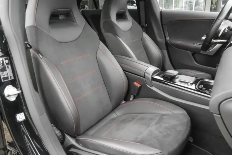 Mercedes-Benz CLA 250 din 2022 cu 50.559 km - oferta MER172375 - foto 6