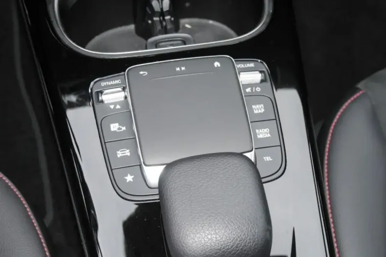 Mercedes-Benz CLA 250 din 2022 cu 50.559 km - oferta MER172375 - foto 9