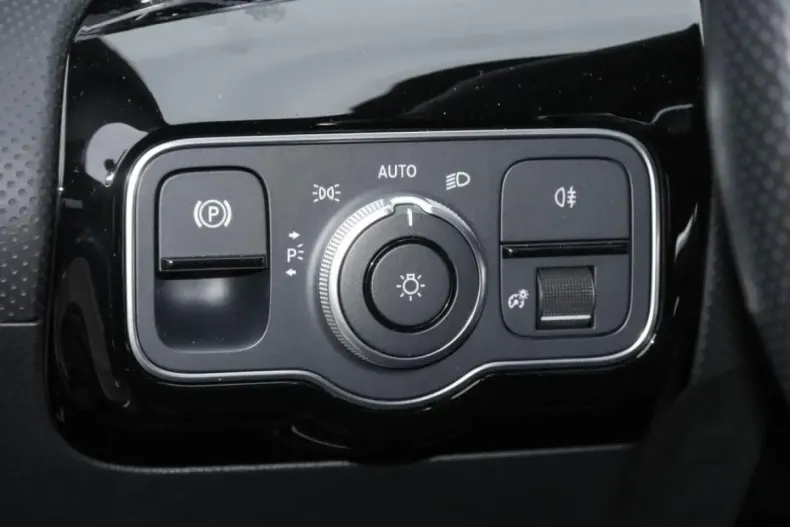 Mercedes-Benz CLA 250 din 2022 cu 50.559 km - oferta MER172375 - foto 14