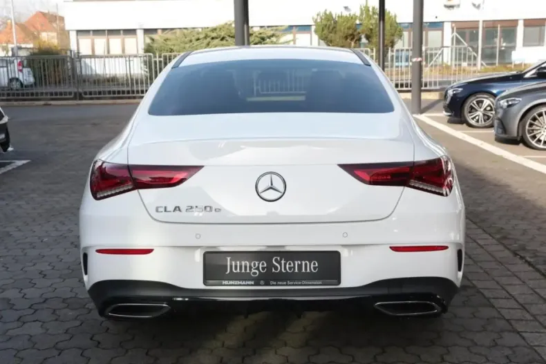 Mercedes-Benz CLA 250 din 2022 cu 50.760 km - oferta MER172380 - foto 4
